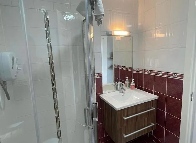 Bed & Breakfast Robin Hill 4*